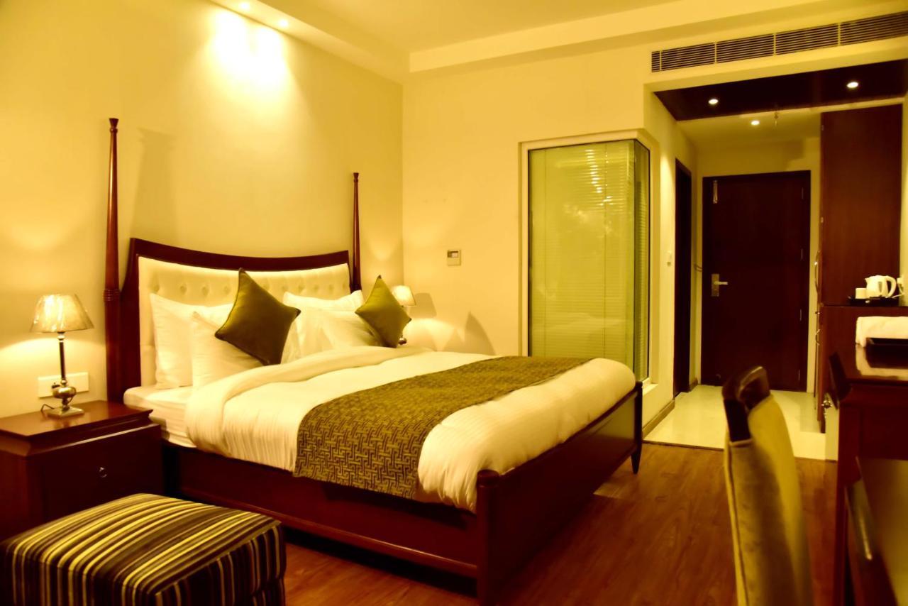 Season Hotel Nainital Exterior photo